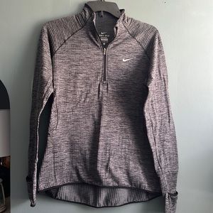 NWOT WOMENS NIKE PULLOVER